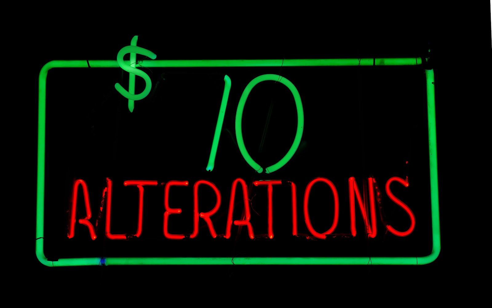 $10 ALTERATIONS neon sign