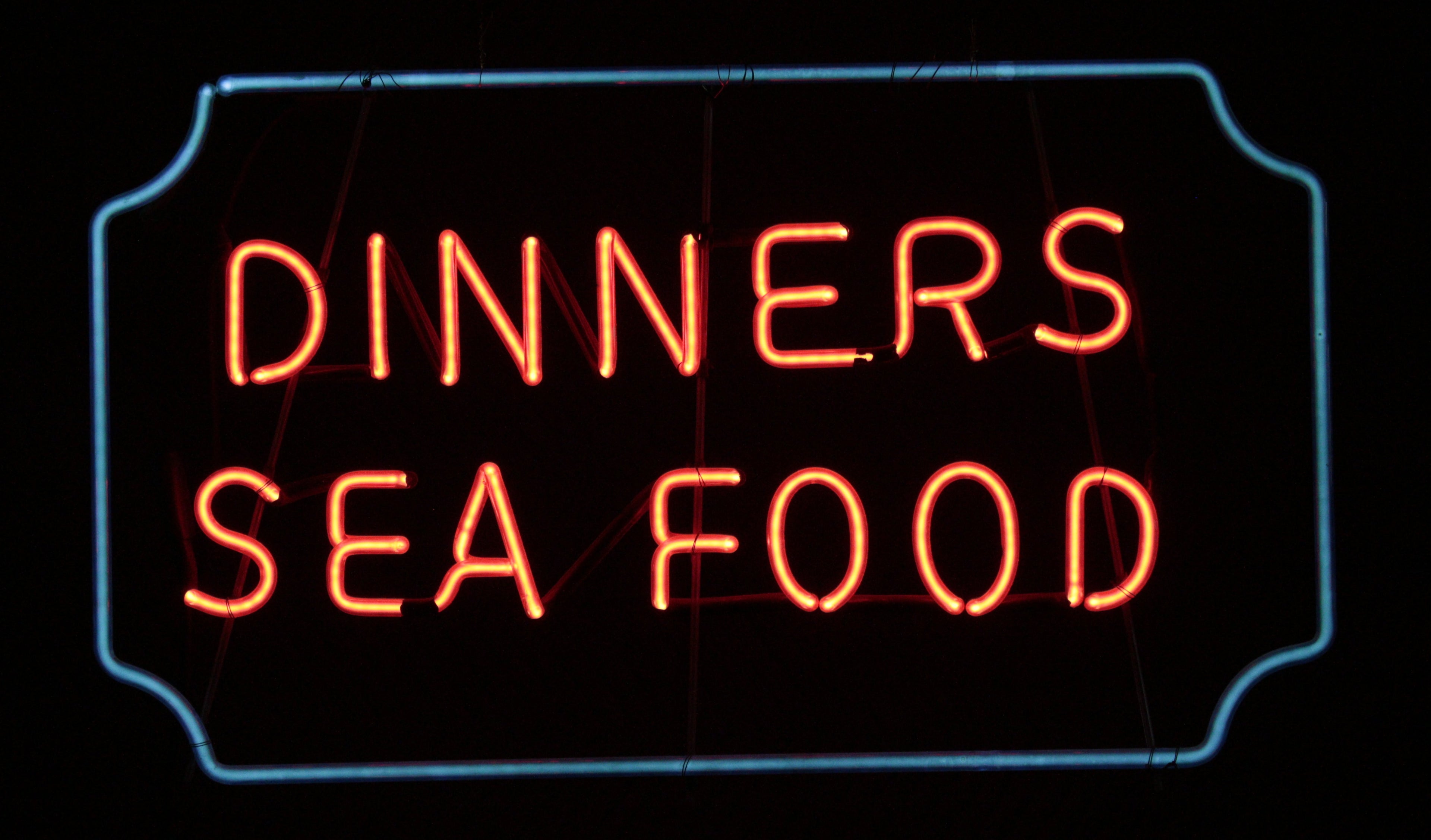 DINNERS SEA FOOD neon sign