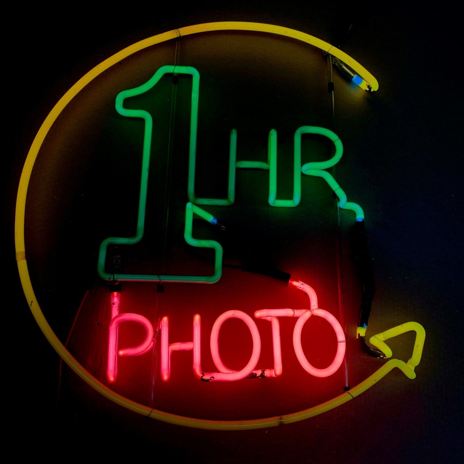 1 HR PHOTO neon sign