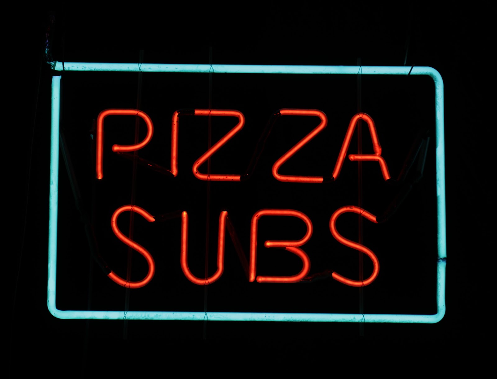 PIZZA SUBS neon sign