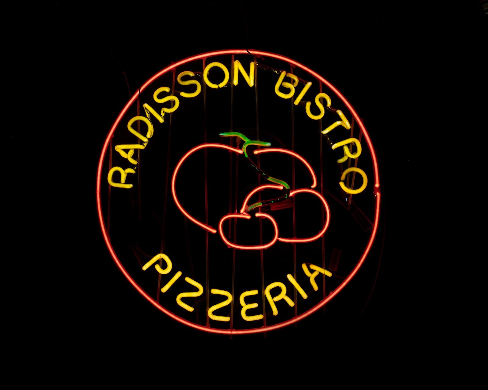 RADDISON BISTRO PIZZERIA neon sign