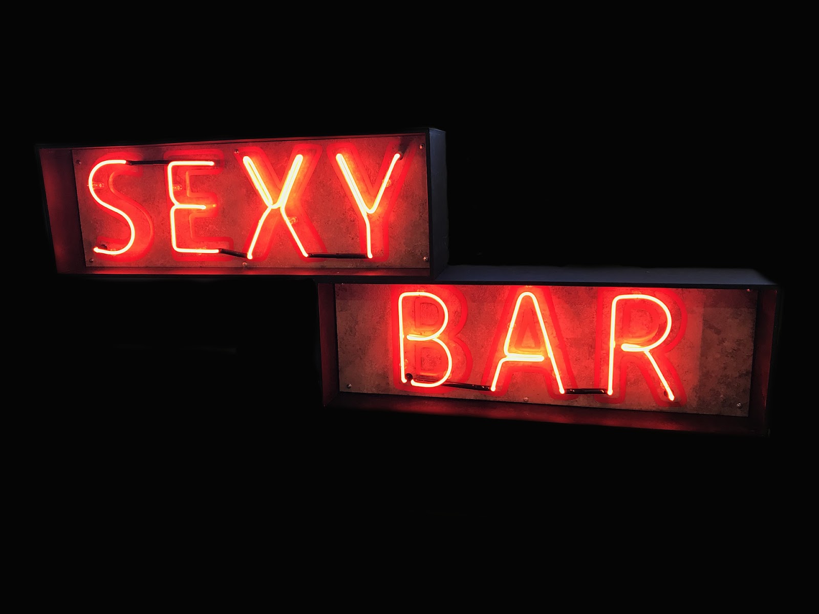 SEXY BAR neon sign