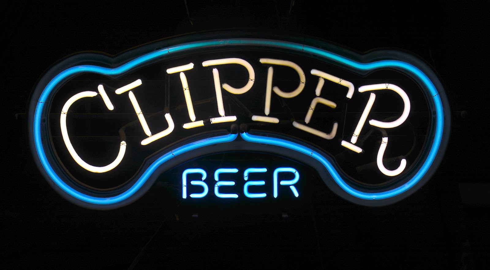 CLIPPER BEER neon sign