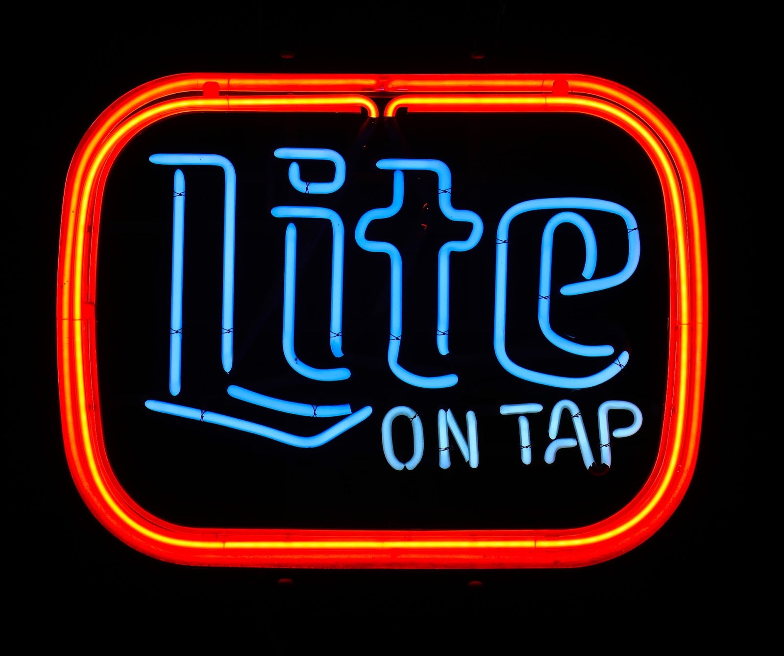 LITE ON TAP MILLER neon sign