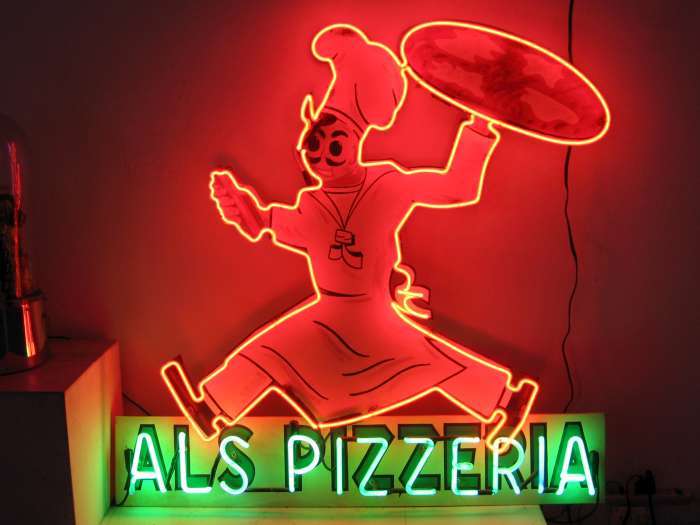 AL'S PIZZERIA neon sign
