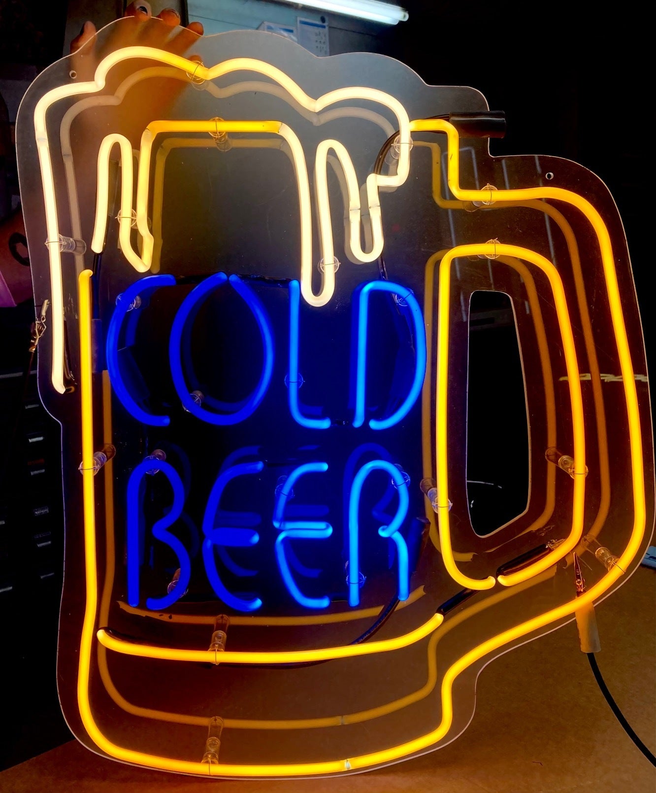 COLD BEER neon sign