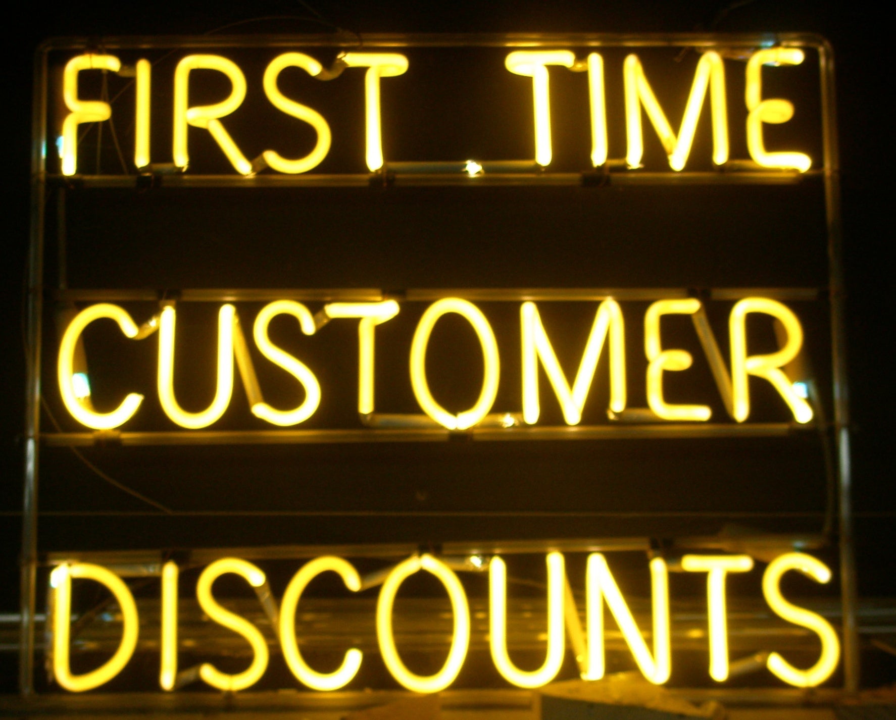 FIRST TIME CUSTOMER DISCOUNTS neon sign