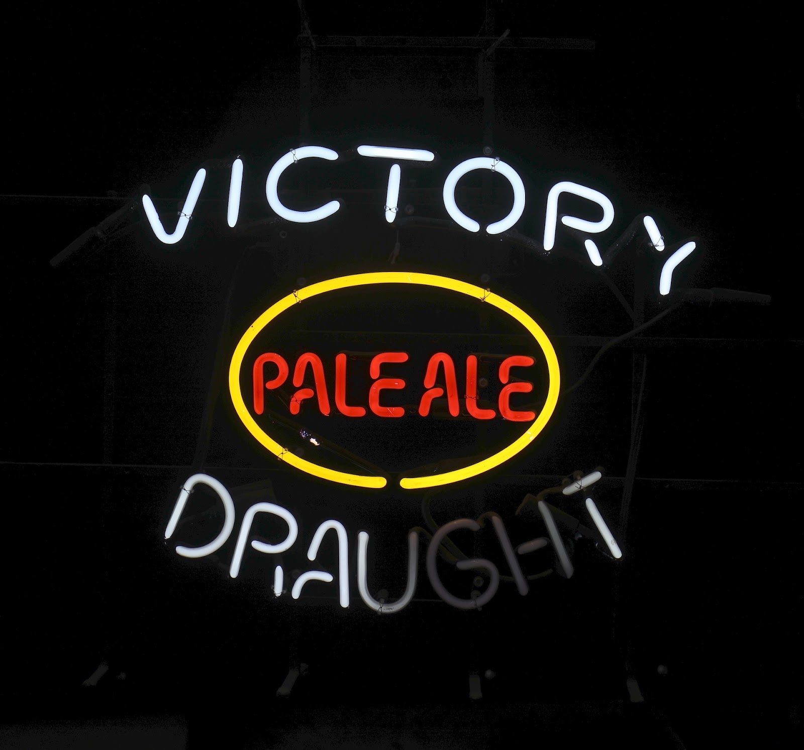 VICTORY PALE ALE DRAUGHT neon sign